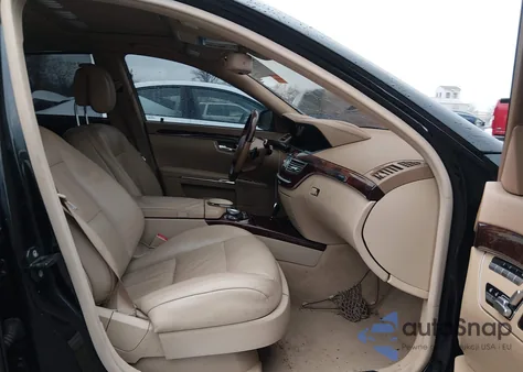 2011 Mercedes-Benz S 550 4Matic z USA, uszkodzony, nr VIN WDDNG8GB6BA365339